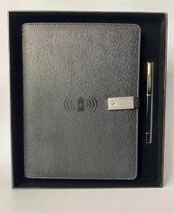 Блокнот, бежедневник з флешкою 16 Гб і бездротовою зарядкою Powerbank Чорний 1008 фото